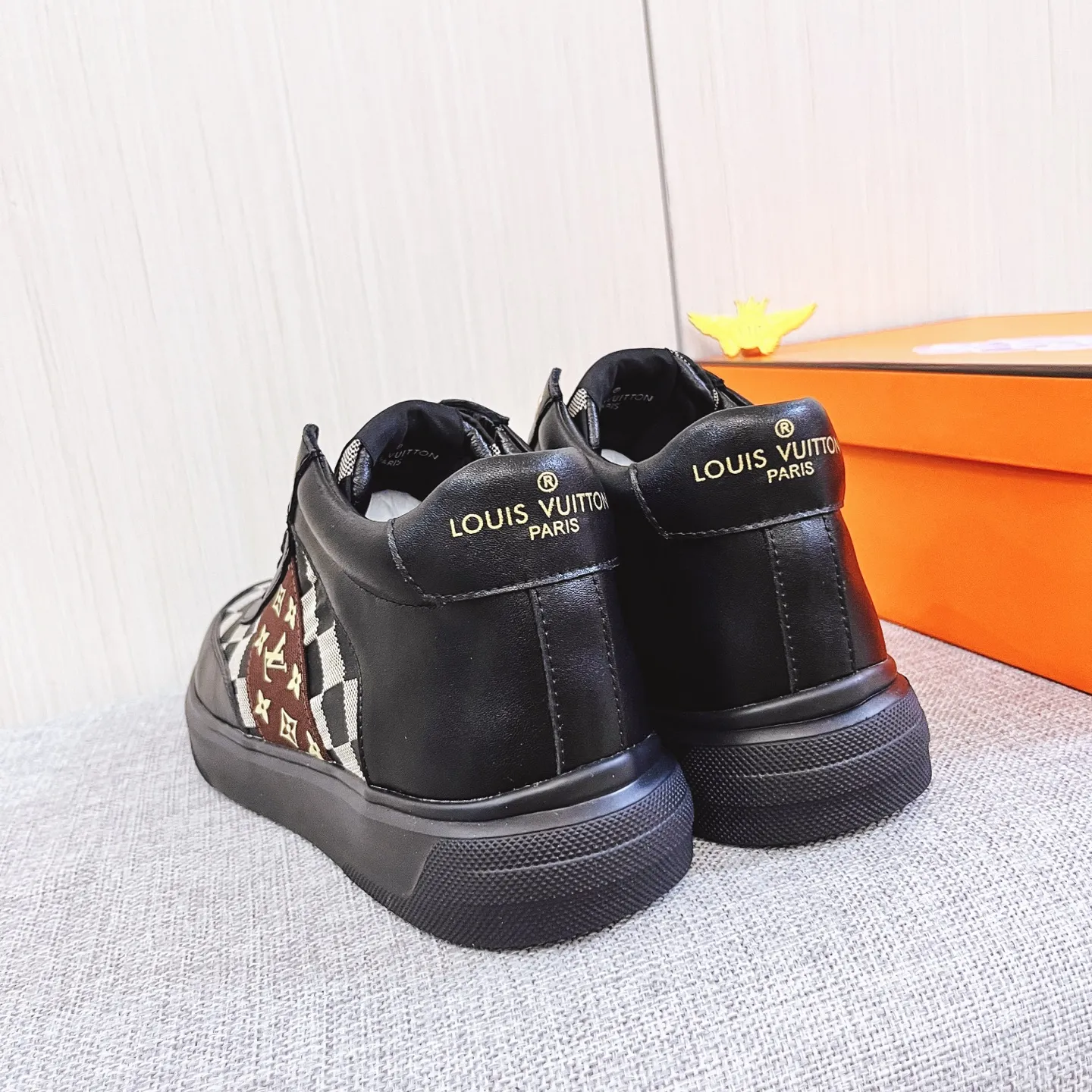 Men's shoes 💰 440 men's shoes 💰 [ LV ] 🔥 Louis Vuitton, high-end men's shoes brand official website 1:1 latest masterpiece: uppers are made of Italian imported first-layer cowhide with comfortable and breathable lining ➕ original non-slip and wear-resistant outsole 🔥, making walking more convenient and comfortable! An exclusive new model, a stunning work, a beautiful 1:1 replica [color] compared to the official quality! Create a fashionable personality to set off your uniqueness! A must-have for trendy men! Classic 🔥Size: 38-44 Color: 🔥 2⃣️colors available🔥.